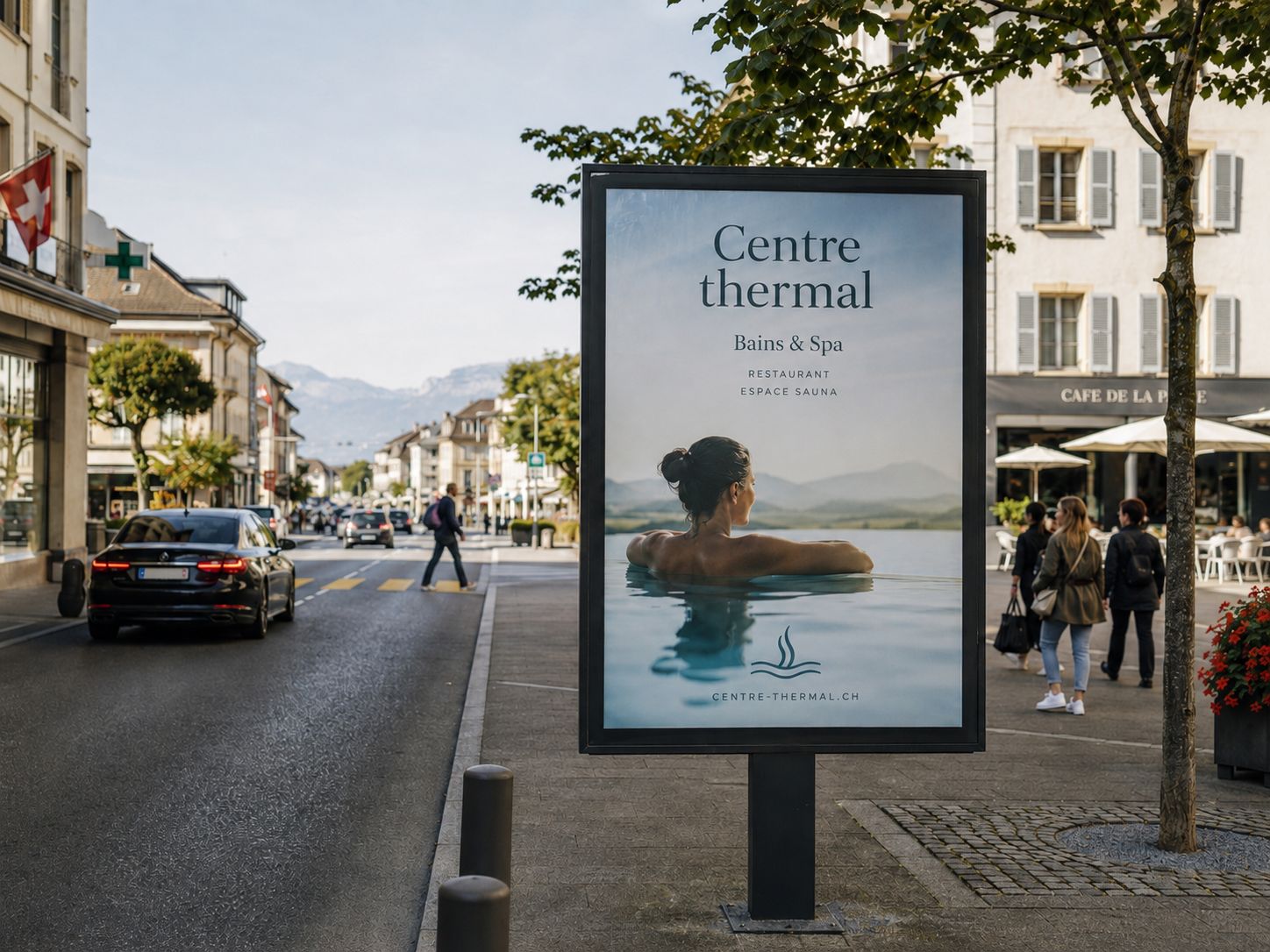 Panneau publicitaire dans un environnement urbain suisse
